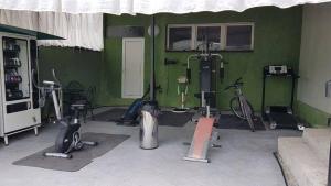 The fitness centre and/or fitness facilities at Aheloy Apartments