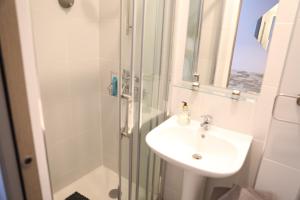 Phòng tắm tại Apartments Monaco
