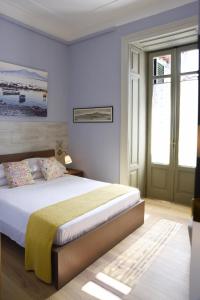 Säng eller sängar i ett rum på La Dimora Luca Giordano