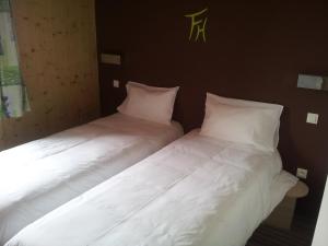Postel nebo postele na pokoji v ubytování Fasthotel Dunkerque