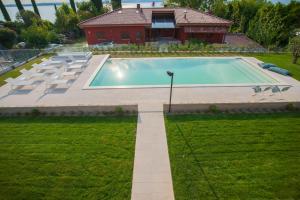 Bazén v ubytovaní Italianflat - Maison du Lac alebo v jeho blízkosti