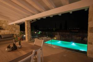 Bazén v ubytovaní Italianflat - Maison du Lac alebo v jeho blízkosti