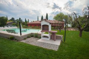 Bazén v ubytovaní Italianflat - Maison du Lac alebo v jeho blízkosti