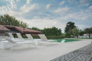 Bazén v ubytovaní Italianflat - Maison du Lac alebo v jeho blízkosti