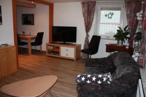 a living room with a couch and a flat screen tv at Ferienwohnung Fam. Höhn in Kappel-Grafenhausen