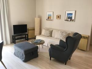 A seating area at Blue Elegance City Center Heraklion Apartment