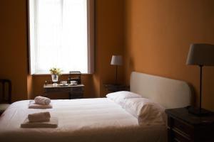 A bed or beds in a room at Villa Martelli