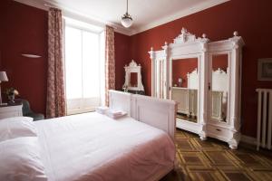 A bed or beds in a room at Villa Martelli