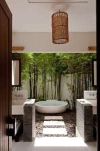 Koupelna v ubytování SALA Samui Choengmon Beach Resort