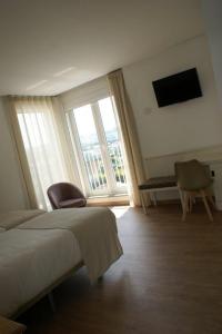 Giường trong phòng chung tại VISTALEGRE Hotel-Spa