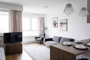 Televízia a/alebo spoločenská miestnosť v ubytovaní LuxLux Apartments Coconut