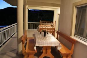 Ein Balkon oder eine Terrasse in der Unterkunft Vila Apartment