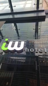 Certificato, attestato, insegna o altro documento esposto da IW Hotel