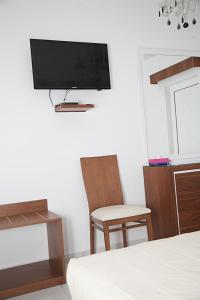 Μια τηλεόραση ή/και κέντρο ψυχαγωγίας στο Floral Studios
