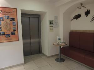 A seating area at Hotel Club