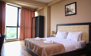 A bed or beds in a room at Rogalux Blue