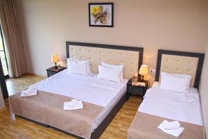 A bed or beds in a room at Rogalux Blue