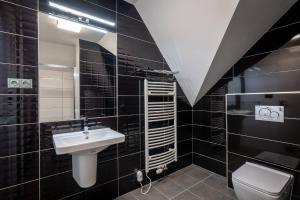 Koupelna v ubytování Hotel Grand