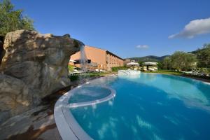 The swimming pool at or close to La Meridiana Bleisure Hotel