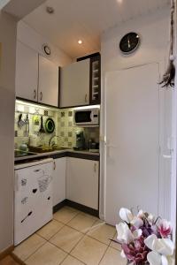 Virtuvė arba virtuvėlė apgyvendinimo įstaigoje COCOON BERCKOIS 250M DE LA PLAGE + WIFI + PARKING PUBLIC