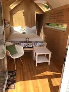 A bed or beds in a room at refugium am see