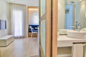 Ένα μπάνιο στο Apartamentos 525 +57 φωτογραφίες