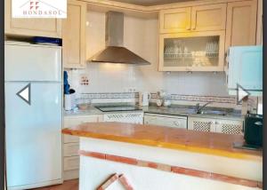 A kitchen or kitchenette at Como En Casa
