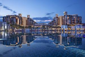 rendering of a resort with its reflexion in the water w obiekcie Selectum Luxury Resort Belek w mieście Belek