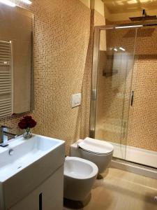 a bathroom with a toilet and a sink and a shower at Casina Bella in Cortona