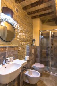 Koupelna v ubytování Valbuona b&b