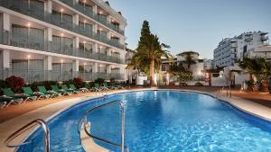 Бассейн в Hotel Villa Flamenca или поблизости