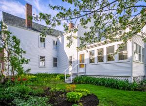 a white house with a garden in front of it at The Sailmaker's House in Portsmouth