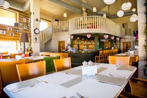 Nhà hàng/khu ăn uống khác tại White Lavina - Ski, Bike, Hike