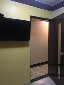 TV a/nebo společenská místnost v ubytování Hotel Manantial No,002