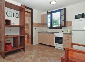Kuchyňa alebo kuchynka v ubytovaní Apartments Nenad 1720