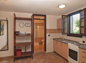 Kuchyňa alebo kuchynka v ubytovaní Apartments Nenad 1720