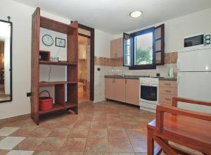 Kuchyňa alebo kuchynka v ubytovaní Apartments Nenad 1720