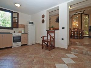 Kuchyňa alebo kuchynka v ubytovaní Apartments Nenad 1720
