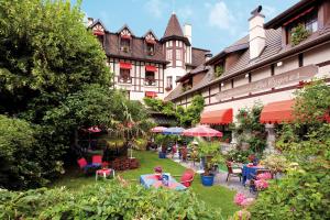 A garden outside Les Cygnes