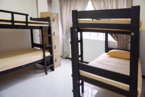 Postel nebo postele na pokoji v ubytování White Rose Hostel