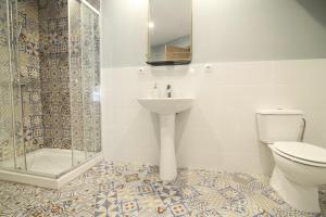 Un baño de AbraCadabra Suites