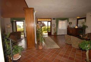 a living room with potted plants and a lobby at Le Volpaie in San Gimignano