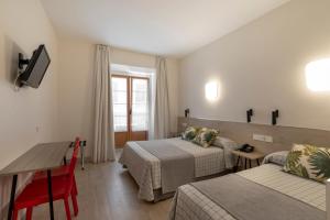 TV a/nebo společenská místnost v ubytování Hostal Castilla II Puerta del Sol