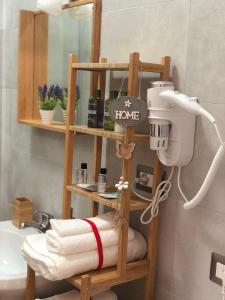 a towel shelf in a bathroom with a hair dryer at Detached House Garden Rome in Rome