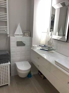 Kúpeľňa v ubytovaní Widok na Mazury Apartament przy Porcie