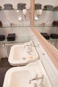 
a bathroom with two sinks and a mirror at One Room in Ostend
