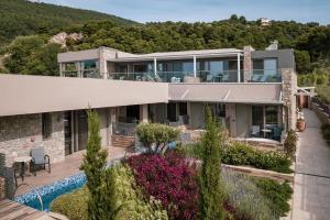 an image of a house with a garden at KB Ammos in Skiathos Town