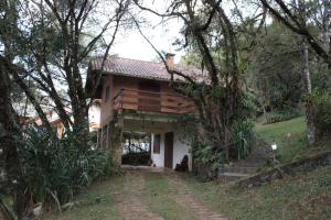 a house with a path in front of it at Chale Chez Nous in Monte Verde