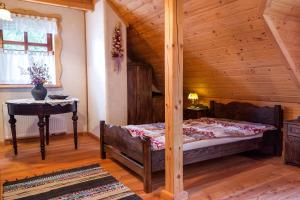 Łóżko lub łóżka w pokoju w obiekcie Dar Kalu -Sosnowy Gaj