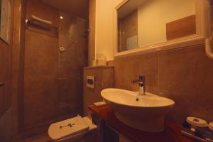 Koupelna v ubytování Hotel Pinocchio